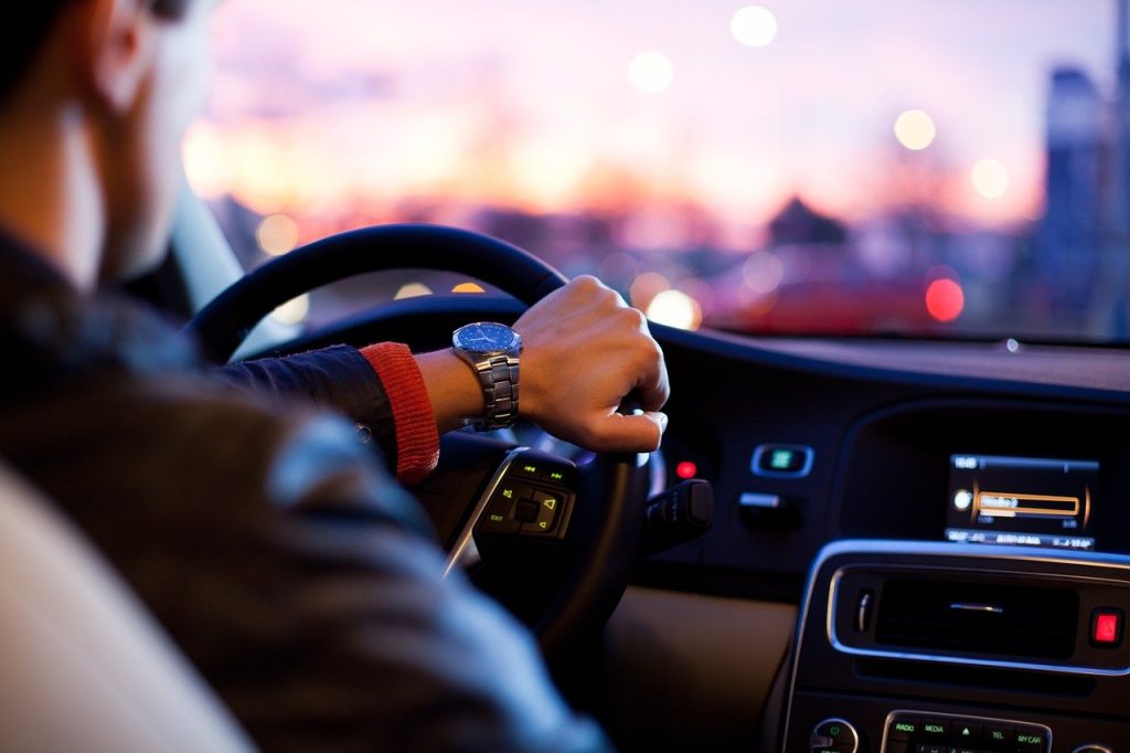 Confronto tra noleggio e car sharing: quale soluzione è più pratica per le grandi città?