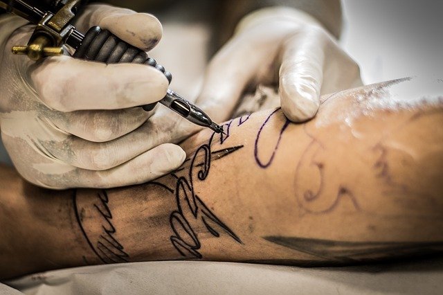 Tatuaggio, cosa vuol dire il termine Storia e utilizzo oggi