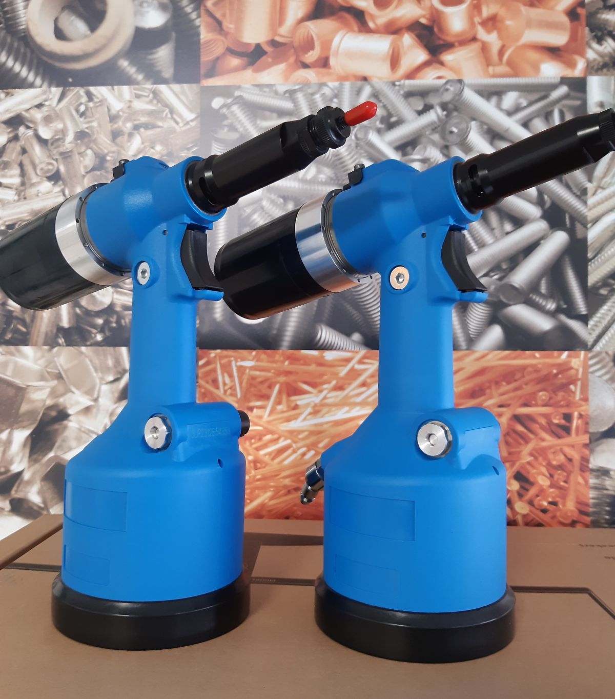 Rivettatrice pneumatica: performance elevate per il fissaggio professionale di inserti filettati